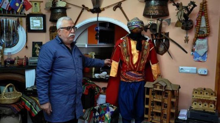 Emekli öğretmen evini müzeye çevirdi