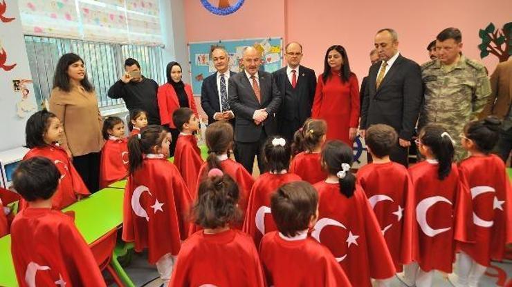 Vali Coşkundan, anaokuluna ziyaret