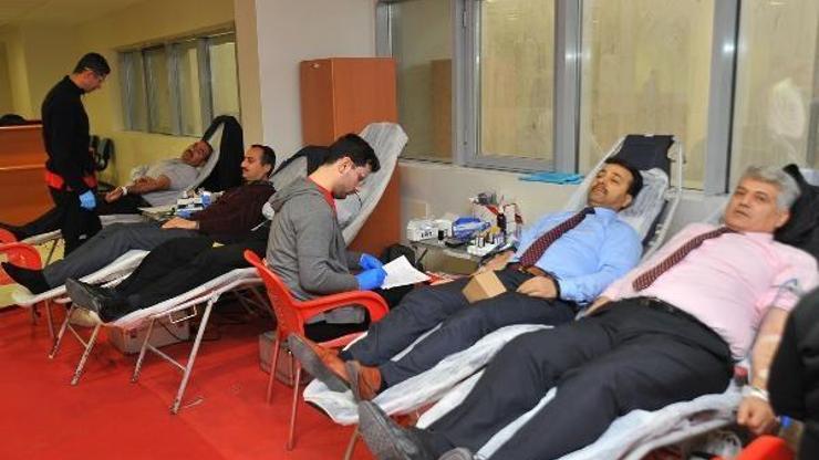 Valilik Kompleksinde Kan Bağışı Kampanyası