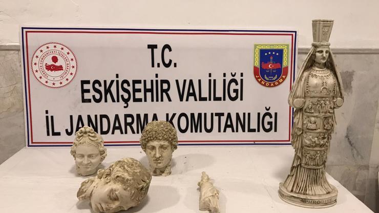 Roma dönemine ait 5 heykelle yakalandılar