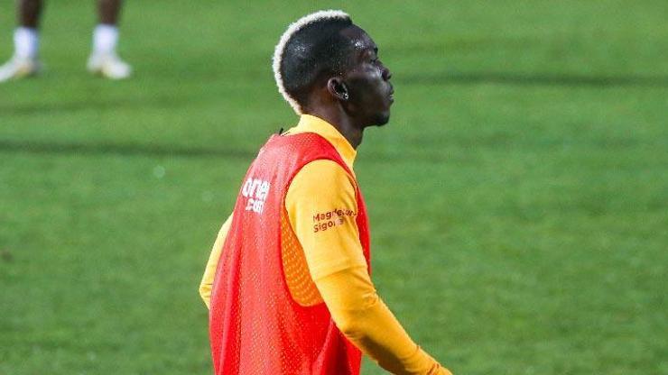 Galatasarayda Onyekuru kamp kadrosuna alınmadı