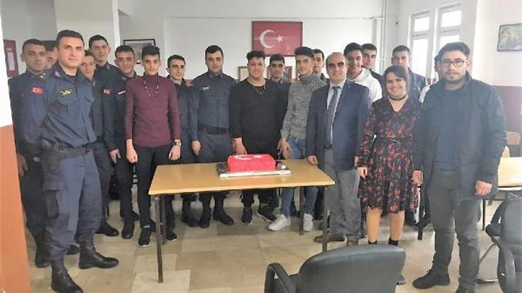 Öğrencilerden “Ordumuzun Yanındayız” konseri