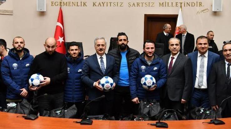 Amatör futbol kulüplerine malzeme desteği