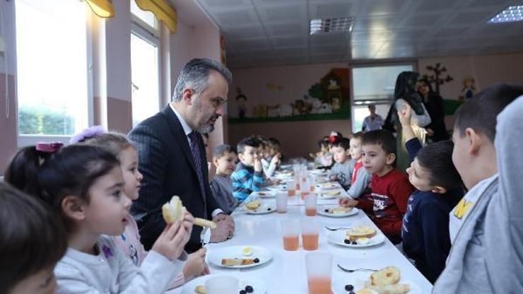 Başkan Aktaş minik öğrencileri ziyaret etti