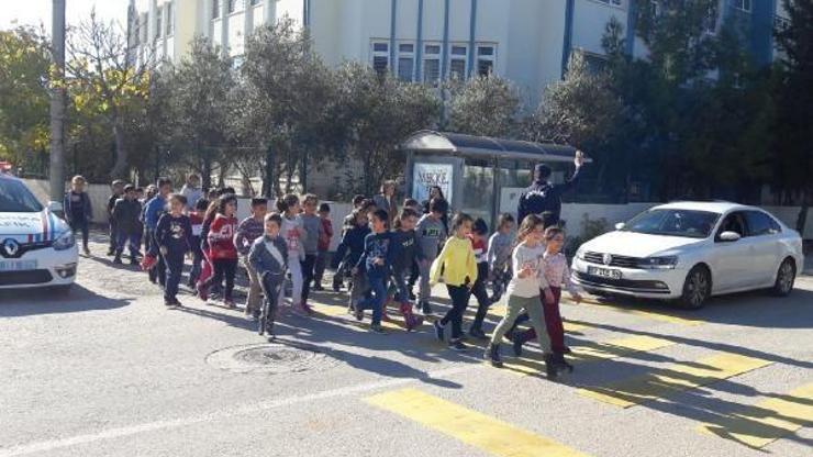 Jandarmadan miniklere trafik eğitimi