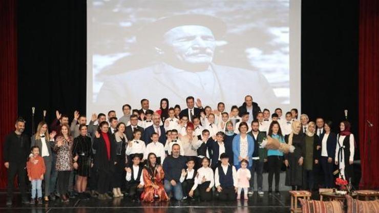 Ortaokul öğrencileri Aşık Veyseli andı