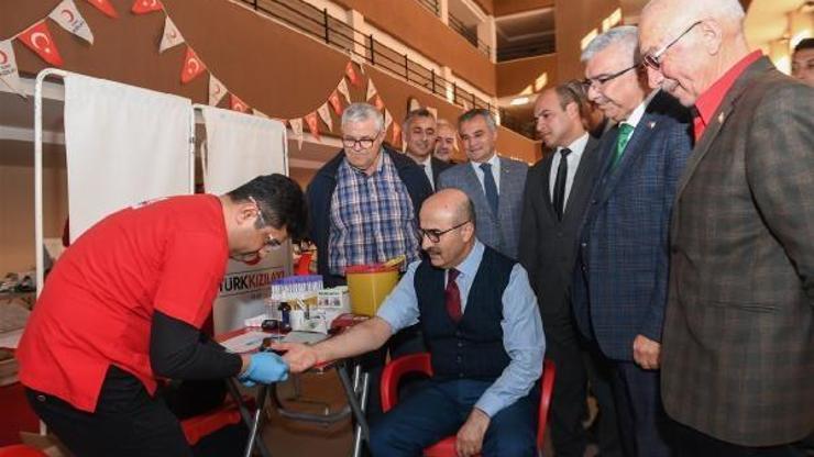 Kan bağışı kampanyasına Vali Demirtaştan destek