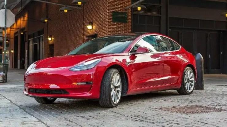 Tesla araçları konuşma özelliği kazanıyor