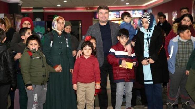 Başkan Dinçer, otizmli çocuklarla film izledi