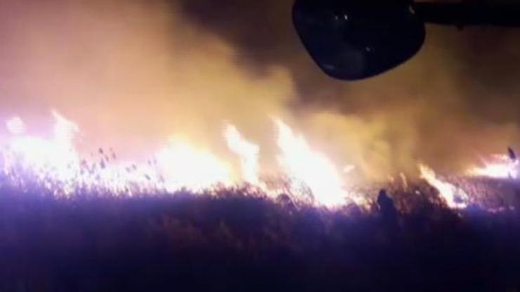 Burdur Gölü kenarındaki sazlık alanda yangın