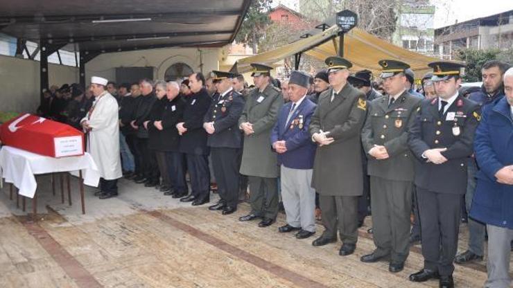 Kıbrıs gazisi askeri törenle toprağa verildi