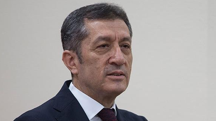 Rehber kitaptaki çizimlerle ilgili Bakan Selçuktan açıklama: Kasıt varsa onaylamayız