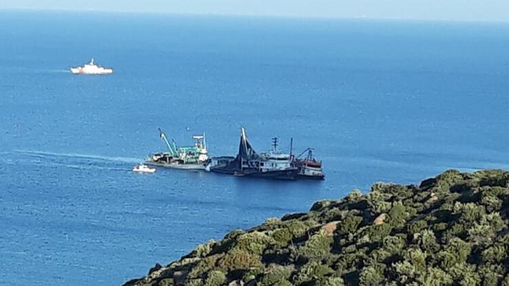 Ayvacık açıklarında gırgır teknesi karaya oturdu
