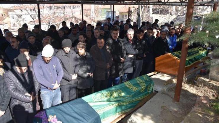 Malatyada depremde ölen 2 kişi de toprağa verildi