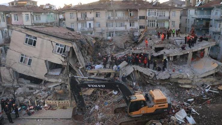 Sürsürü Mahallesindeki enkazda 9 kişiye ulaşma çalışmaları sürüyor