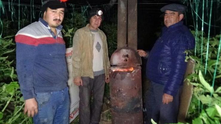 Kumlucada sera üreticilerinin don nöbeti