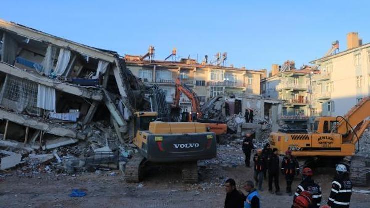 Sürsürüde, enkazda kalan 2 kişiyi kurtarma çalışmaları sürüyor