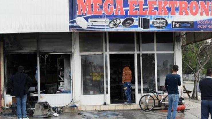 Elektronik eşya dükkanında yangın