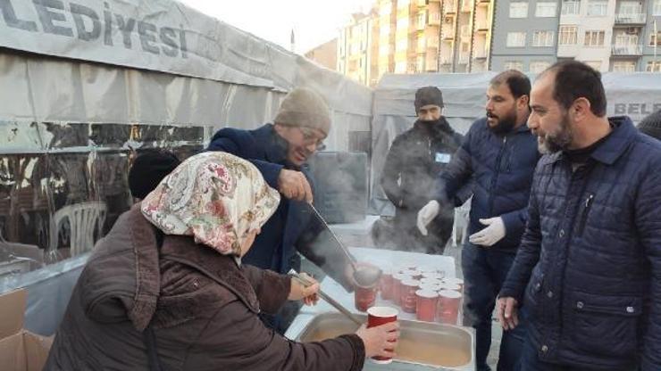 Yüreğir Belediyesinden depremzedelere sıcak çorba