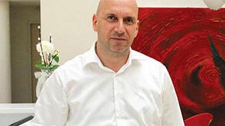 Eşinin yanında kendini vurdu