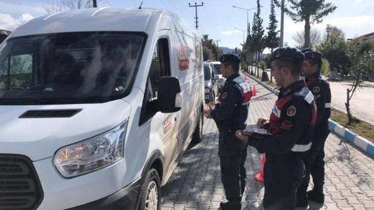 Jandarmadan sürücüye şeker ikramı