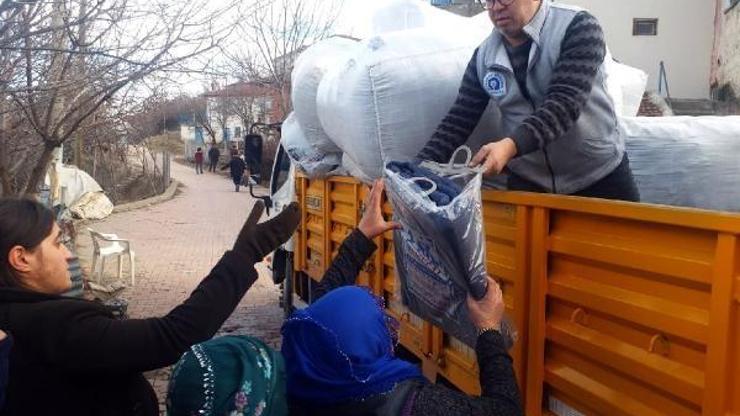 Büyükşehirin depremzedelere desteği sürüyor