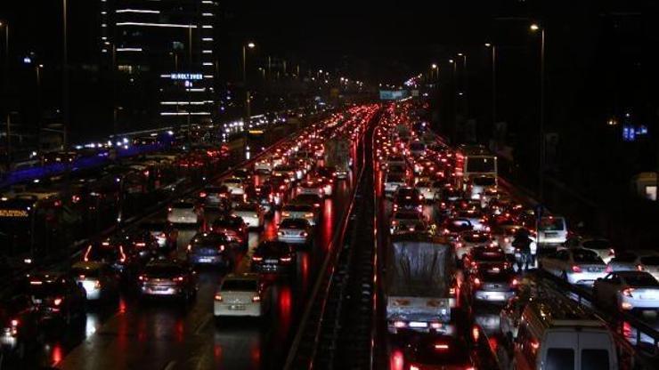 İstanbulda trafik yoğunluğu yüzde 83lere ulaştı