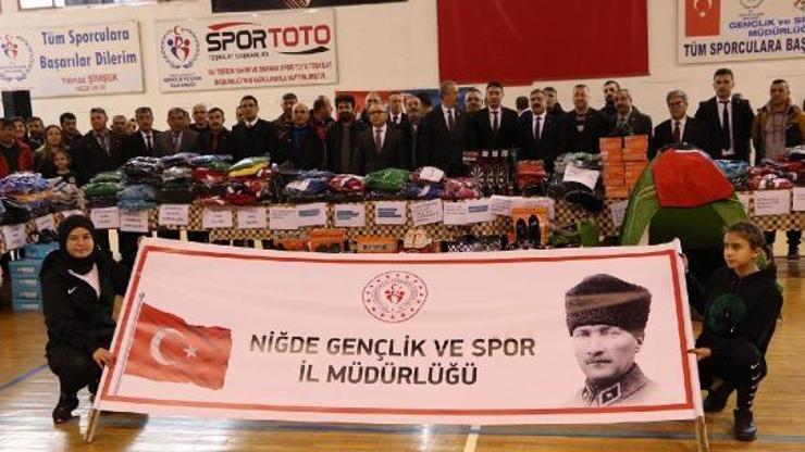 Niğdede 43 amatör spor kulübüne malzeme yardımı