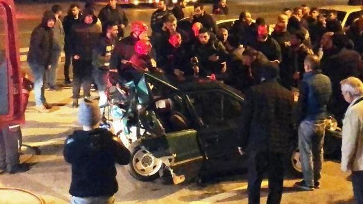 Otomobiller çarpıştı: 1 ölü, 3 yaralı