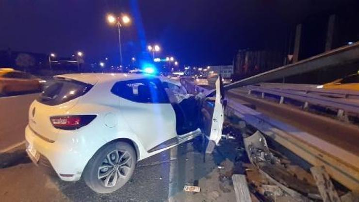 Otomobil bariyerlere çarptı: 1 yaralı