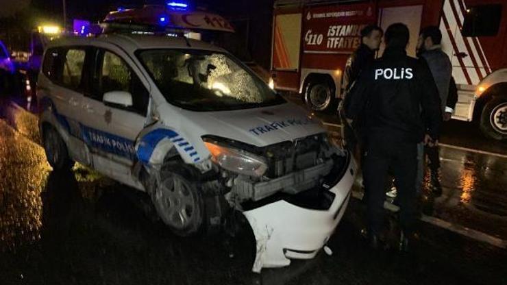 Maltepede zincirleme trafik kazası: 2si polis 4 yaralı
