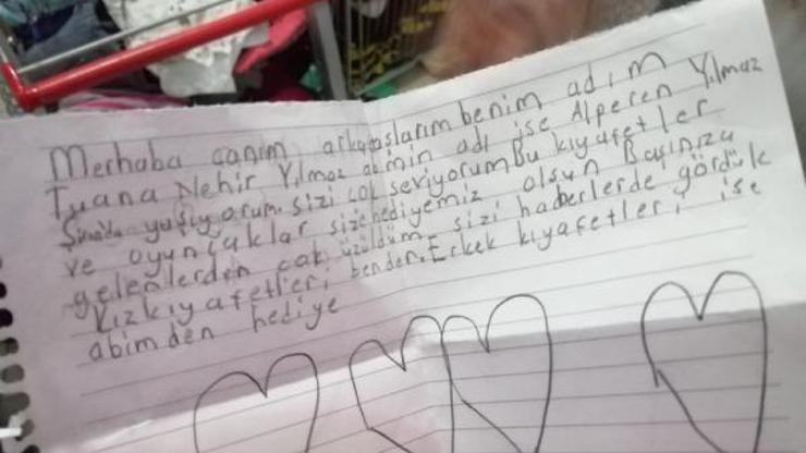 Depremzedelere giden yardımlardan çıkan çocuk notları ağlattı