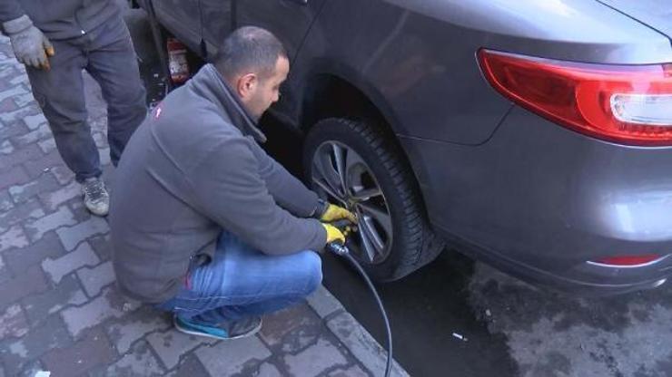 Kar haberini duyan sürücüler lastikçilerde yoğunluk oluşturdu