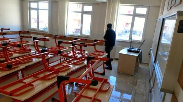 Denetim serbestlik yükümlüleri okulları onardı