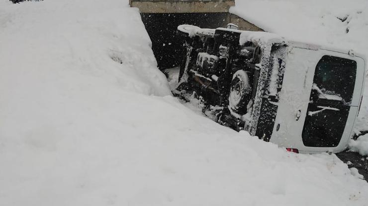 Vanda öğrenci servisi şarampole yuvarlandı: 14 yaralı