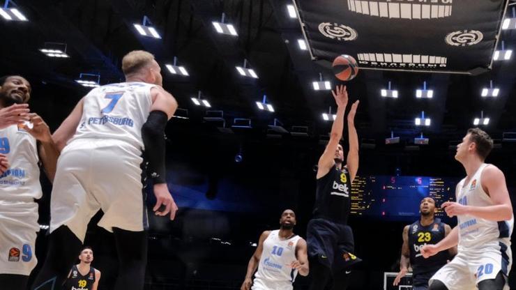 Fenerbahçeden Zenite 5 sayı fark