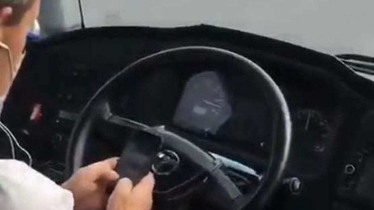 Direksiyonu bırakıp mesaj yazdı