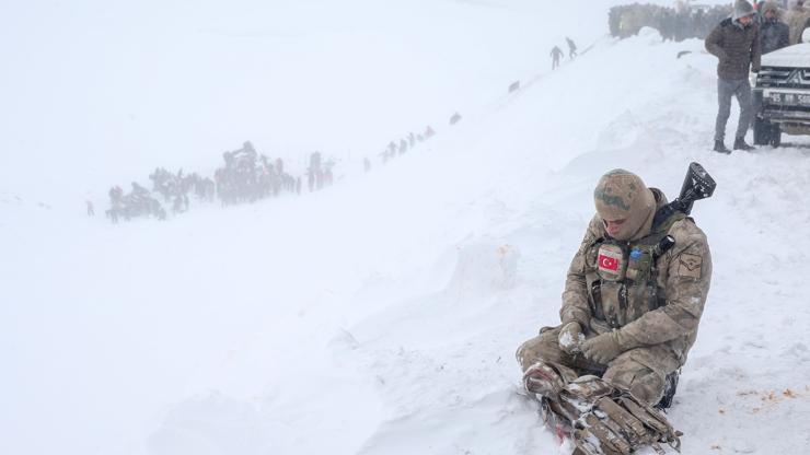 Son dakika Vanda çığ altında kalan bir kişinin daha cesedine ulaşıldı