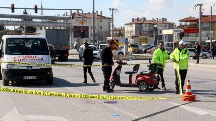 Yolcu otobüsü ile elektrikli bisikletin çarpıştığı ölümlü kaza kamerada