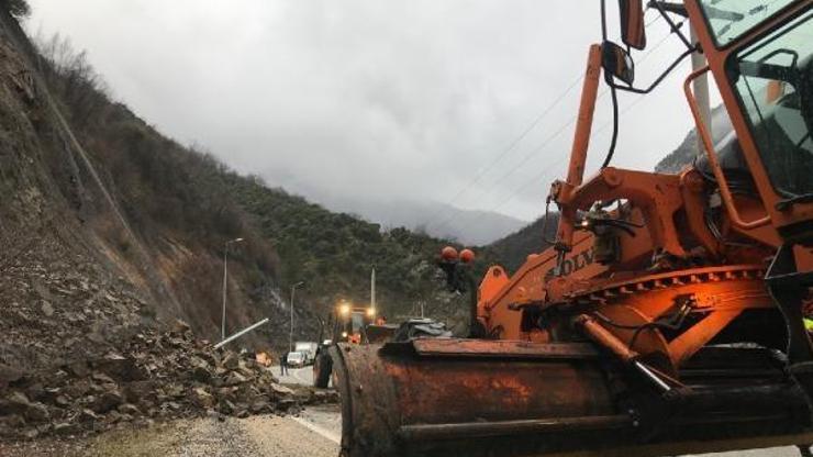 Karabük- Zonguldak yolunda heyelan