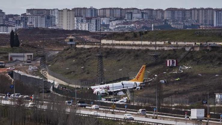 Pistten çıkan uçağın enkazının kaldırılması bekleniyor