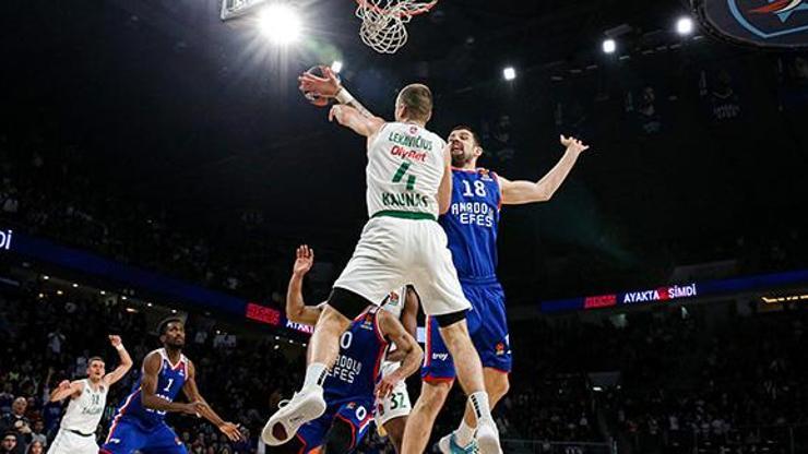 Anadolu Efes, play-offu rekorla garantiledi