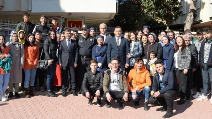 Müdür Ulucandan Çiçeklere ziyaret