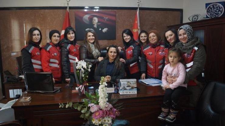 Motosiklet kulübünün kadın üyelerinden emniyet müdürüne ziyaret