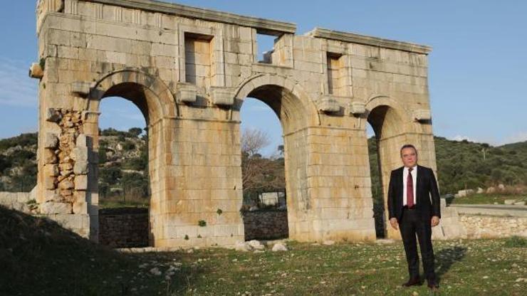 Başkan Böcek Kaşı ziyaret etti