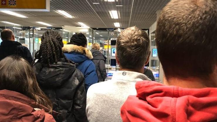 İngiliz yolcudan tepki: Brexit’i pasaport kuyruğunda beklemek için mi yaptık