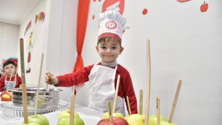 Minik öğrenciler, elma şekeri yaptı