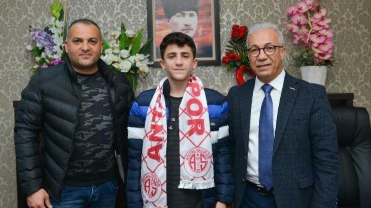Mucize çocuk Muratpaşanın misafiri