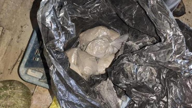 Çuvala gizlenmiş 4 kilo eroin bulundu