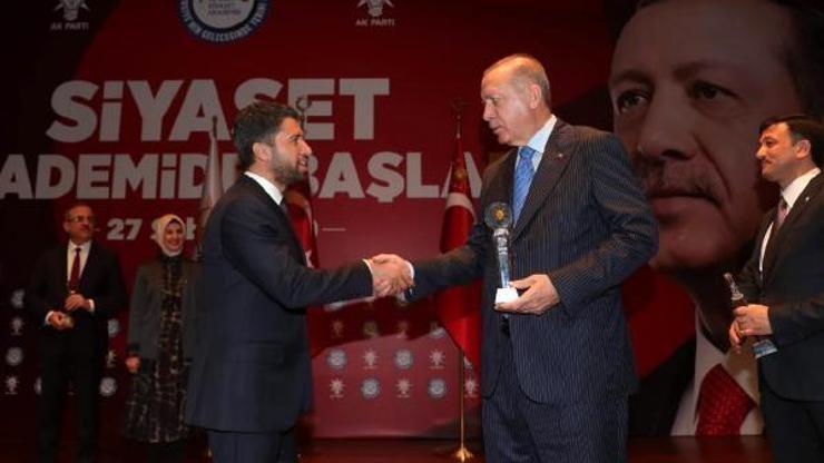 AK Parti İl Başkanı Mehmet Aya Cumhurbaşkanı Erdoğandan ödül